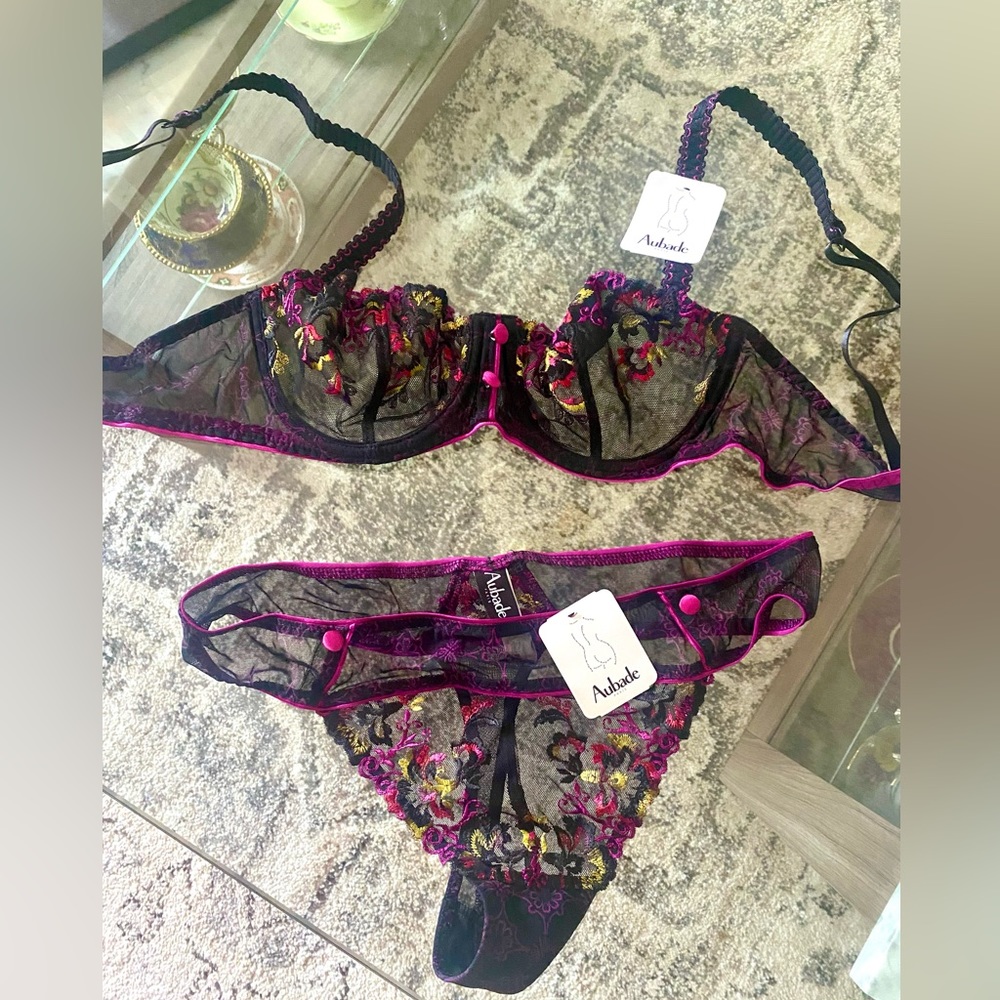 Aubade NWT 34B bra and SM thong. Black mesh with purple piping and embroidery!